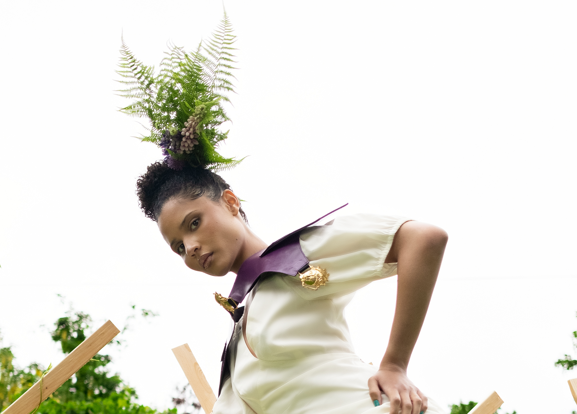 Krull magazine, garden, model with flowers in hair