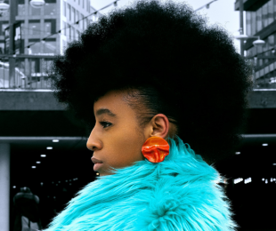 krullmag, black model coral earrings turquoise fur coat