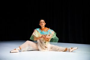Sthlm Dans. Dancer Lilian Steiner in Siren Dance. Krull magazine.